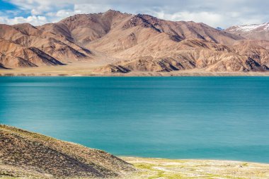 Tacikistan, Pamir 'deki Yashikul Gölü' nün güzel manzarası