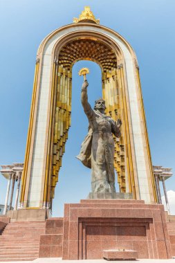 DUSHANBE, TAJIKISTAN - CIRCA HAZİRAN 2017: Dushanbe 'nin merkezinde Ismoil Somoni Heykeli Haziran 2017' de Dushanbe 'de.