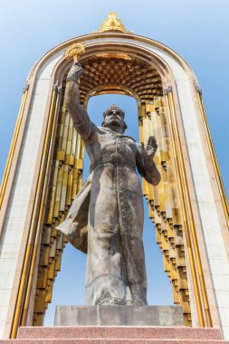 DUSHANBE, TAJIKISTAN - CIRCA HAZİRAN 2017: Dushanbe 'nin merkezinde Ismoil Somoni Heykeli Haziran 2017' de Dushanbe 'de.