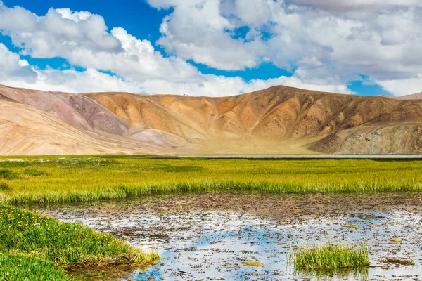 タジキスタンのパミールにあるブルンクル湖の美しい景色 — ストック写真