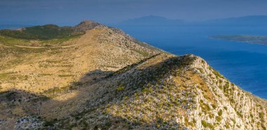 Sveti Nikola 'nın tepesinden Hvar adasının en yüksek manzarası.