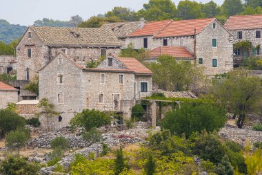 Hırvatistan 'ın Hvar adasındaki Selca' nın güzel manzarası.