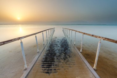 İsrail 'deki Ölü Deniz' in güzel manzarası.