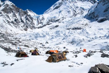 Everest Merkez Kampı, NEPAL - CIRCA ECTOBER 2013: Everest Merkez Kampı 'ndaki sefer Ekim 2013 dolaylarında Everest Ana Kampı' nda gerçekleşti..