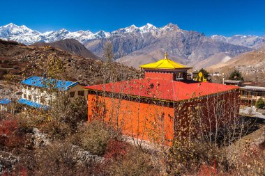 MUKTINATH, NEPAL - CIRCA NOVEMBER 2013: Muktinath köyü civarında Kasım 2013 'te.