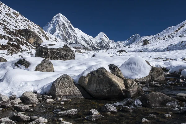 Gorakshep Nepal Circa 2013年10月 Gorakshepでの2013年10月頃のプモリ リントレン クムブセの眺め — ストック写真