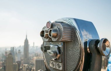 Bicular en un rascacielos de Nueva York