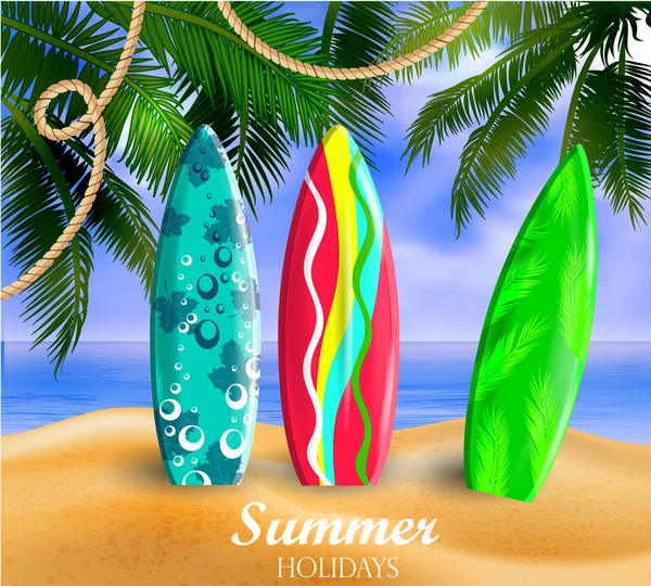 güneşli bir deniz manzarası karşı bir plajda sörf tahtaları