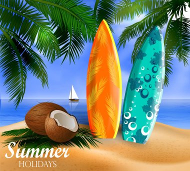 güneşli bir deniz manzarası karşı bir plajda sörf tahtaları