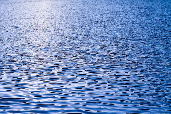 Blå Flod Overflade Med Krusning - Stock-foto