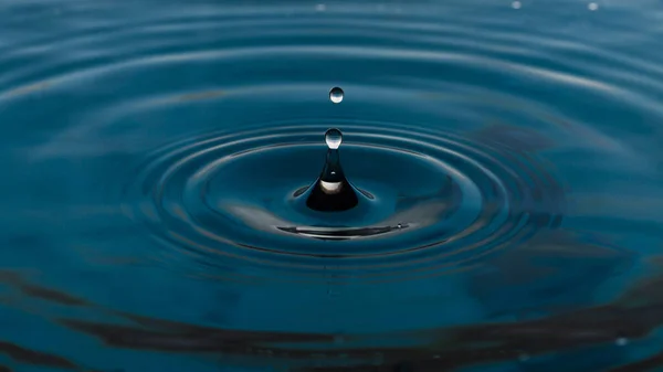 Água Azul Com Ondulações — Fotografia de Stock