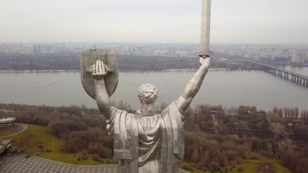 Luchtfoto Van Motherland Monument Monumentaal Standbeeld Kiev Hoofdstad Van Oekraïne — Stockvideo