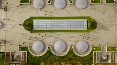 Kyiv metro istasyonundan ayrılıp meydandan geçen yolcuların insansız hava aracı zaman aşımına uğradı