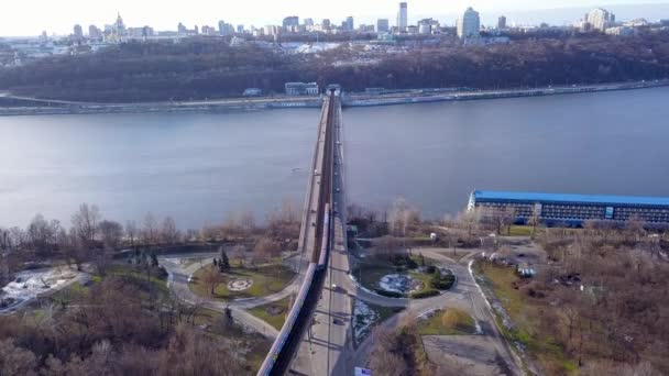 Воздушный Вид Мост Через Днепр Гидропарке Киеве Украина — стоковое видео