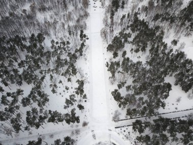 Hava aracı görüntüsü. Güzel karlı park