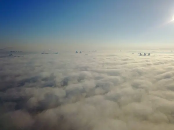 Vuelo Drónico Sobre Las Nubes Sobre Kyiv — Foto de Stock