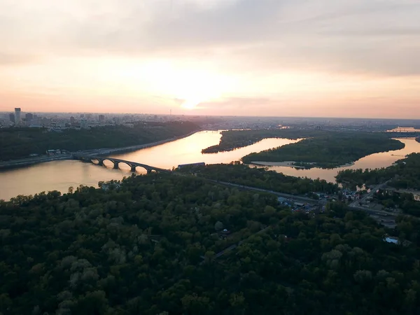 Západ Slunce Nad Řekou Dněpru Kyjevě Zobrazení Leteckých Dronů — Stock fotografie