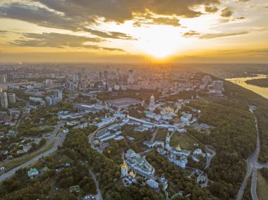 Kyiv 'in yerleşim bölgesi. Hava aracı görünümü.
