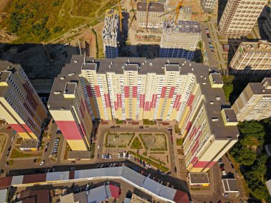 Modern şehrin havadan görünüşü