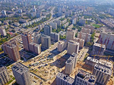 Modern şehrin havadan görünüşü