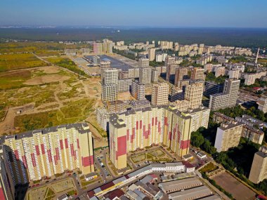 Modern şehrin havadan görünüşü