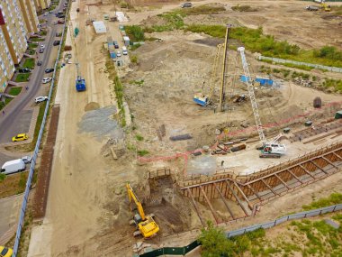 Hava aracı görüntüsü. Kiev 'deki inşaat alanı şehrin dışında. 