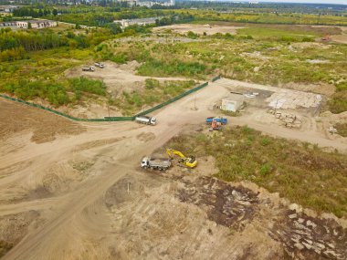 Hava aracı görüntüsü. Kiev 'deki inşaat alanı şehrin dışında. 
