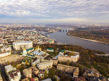 Modern Kyiv şehrinin güzel hava manzarası  