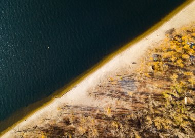 Hava görüntüsü. Kyiv 'deki Dinyeper Nehri manzarası
