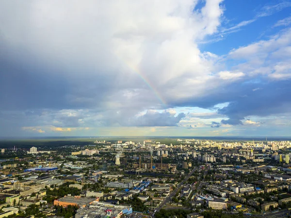 Luftaufnahme Regenbogen Über Der Stadt — Stockfoto