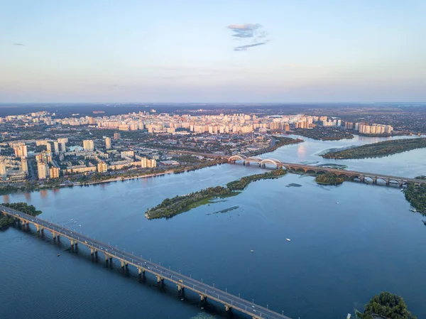 Hava Görüntüsü Gün Batımında Kyiv Deki Dinyeper Nehri Manzarası — Stok fotoğraf