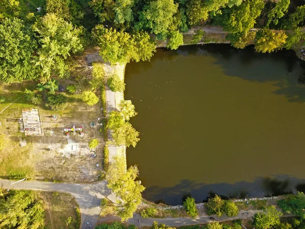 Lac Dans Forêt Feuillus Périphérie Ville Vue Aérienne Drone — Photo