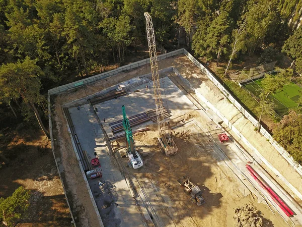 Widok Lotu Ptaka Plac Budowy Wśród Lasów — Zdjęcie stockowe