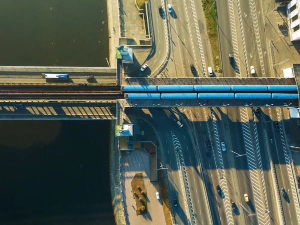 Αεροσκάφος Στην Κορυφή Γέφυρα Του Μετρό Κίεβο Πάνω Από Τον — Φωτογραφία Αρχείου