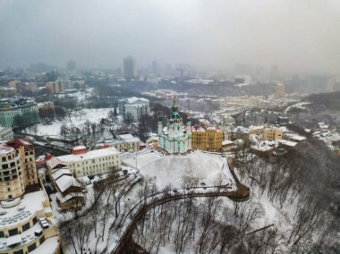 Hava aracı görüntüsü. Kyiv 'deki cadde manzarası