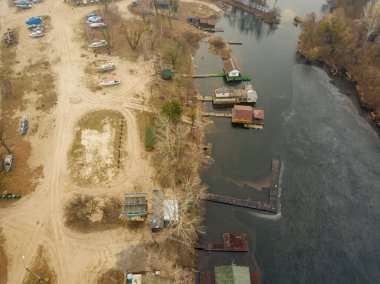 Ukrayna 'nın Kyiv kentindeki nehrin havadan görünüşü