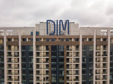 Şehirdeki modern ofis binası