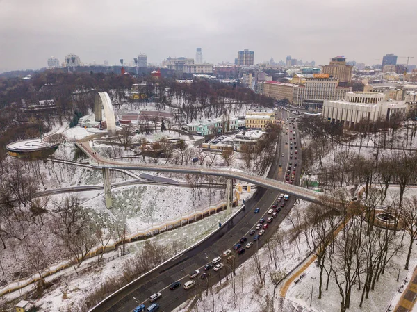 Hava Aracı Görüntüsü Kyiv Yaya Bisiklet Köprüsü — Stok fotoğraf