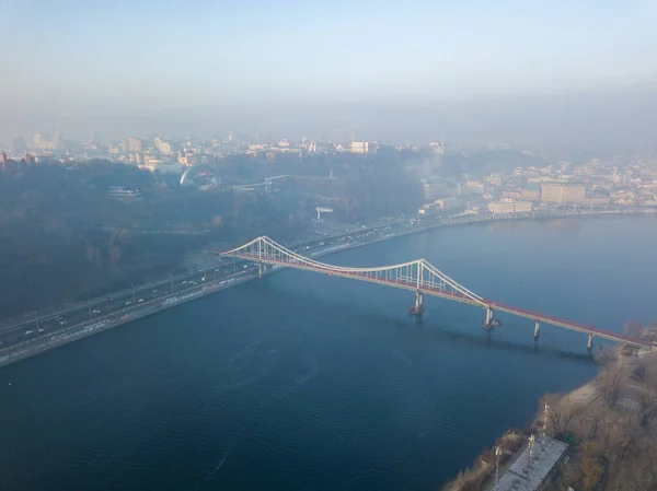 キエフのドニエプル川の美しい景色 空中ドローンビュー — ストック写真