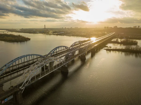 Ponte Moderna Sobre Rio Durante Pôr Sol Vista Aérea Drones — Fotografia de Stock