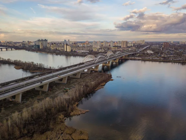 Flygdrönare Darnitsky Järnväg Bilbro Kiev Solnedgången Ljus — Stockfoto