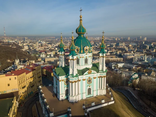 Luchtdrone Zicht Andrews Kerk Kiev Het Vroege Voorjaar Een Zonnige — Stockfoto