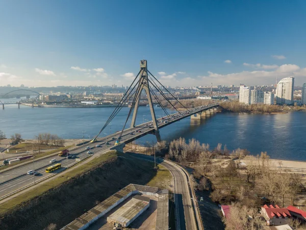 Вид Воздушного Беспилотника Северный Мост Через Днепр Киеве Ранней Весной — стоковое фото