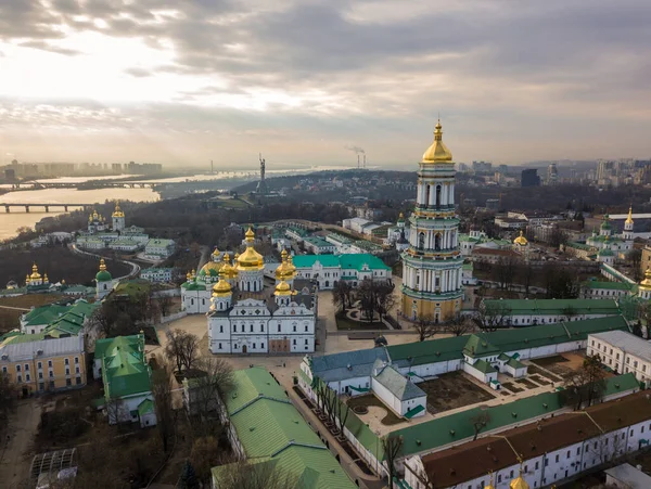 Letecký Výhled Kyjev Pechersk Lavra Zamračený Jarní Den — Stock fotografie