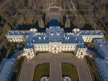 Hava aracı görüntüsü. Kyiv 'deki Mariinsky Sarayı, Ukrayna Cumhurbaşkanının törensel ikametgahıdır.
