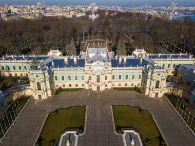 Hava aracı görüntüsü. Kyiv 'deki Mariinsky Sarayı, Ukrayna Cumhurbaşkanının törensel ikametgahıdır.