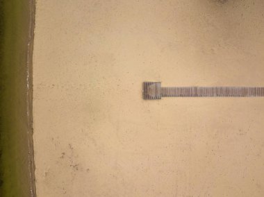 Hava aracı görüntüsü. Kışın boş sahil hidroparkı