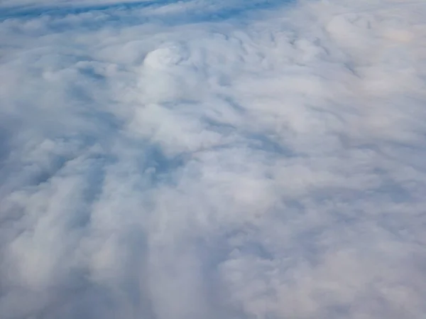 Дрон Летить Над Хмарами — стокове фото