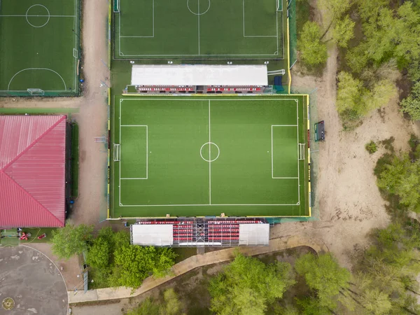 サッカー場だ 空中ドローンビュー — ストック写真