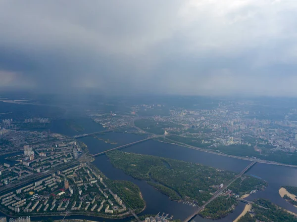 Jarní Déšť Nad Kyjevem Obloze Jsou Černé Bouřkové Mraky Město — Stock fotografie